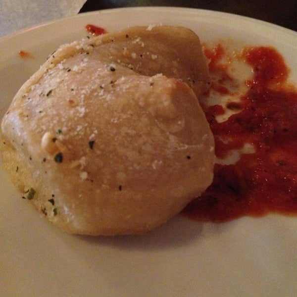 รูปภาพถ่ายที่ Roma&#39;s Pizza &amp; Restaurant โดย Gabbi B. เมื่อ 1/3/2013