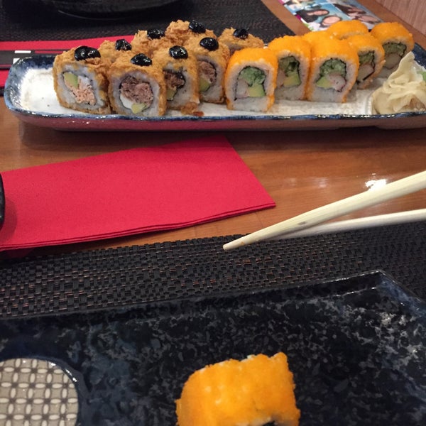 Foto diambil di Sushi Inn oleh Ekin Ç. pada 11/13/2018