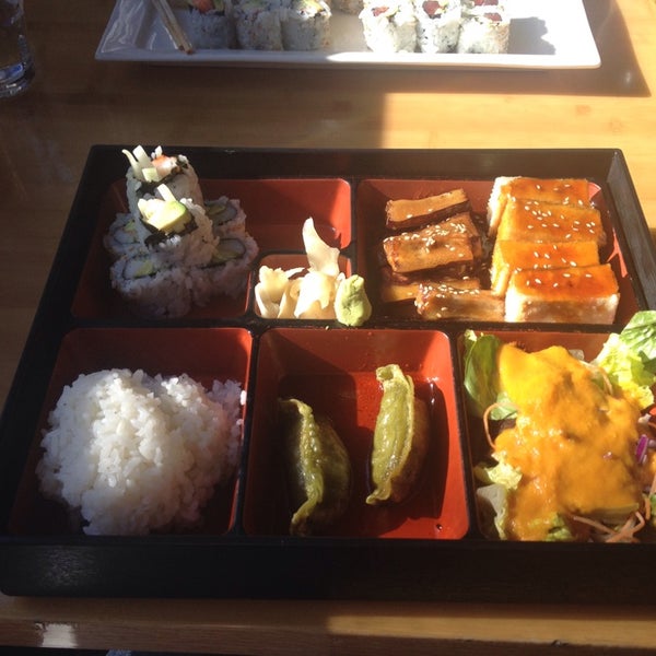 2/17/2014 tarihinde Inessa C.ziyaretçi tarafından Iron Sushi'de çekilen fotoğraf