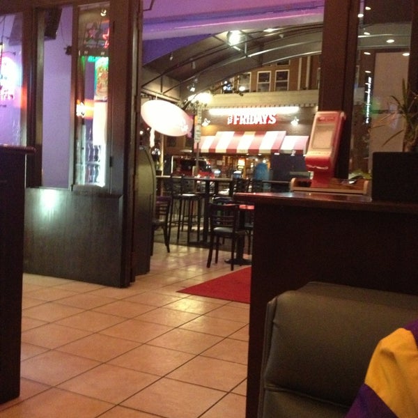 Foto diambil di PO5 Pizza Lounge (Pizza on 5th) oleh Shirley pada 2/8/2013