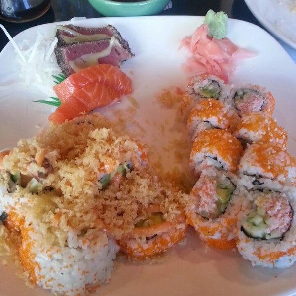Photo taken at Tokyohana Grill &amp; Sushi Bar by Ms. Damaris E. on 3/18/2013