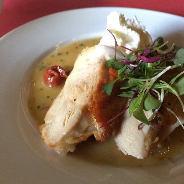 Photo taken at En Boga Restaurante &amp; Gastrobar by Regina O. on 2/16/2014