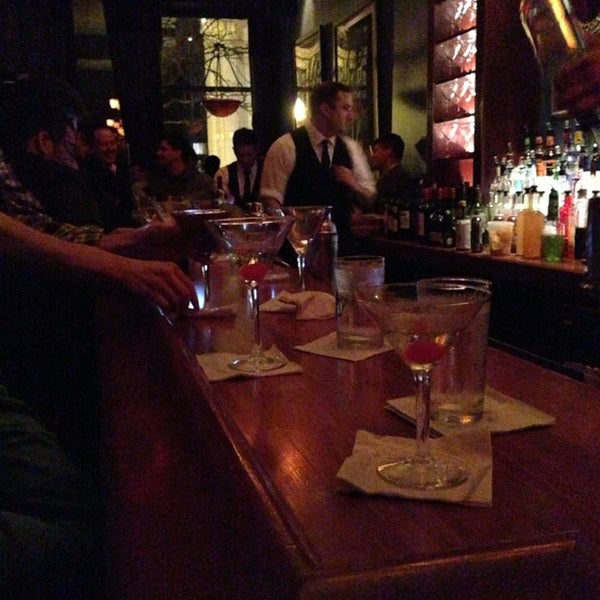 Foto tomada en Marty&#39;s Martini Bar  por Ashli D. el 3/16/2013