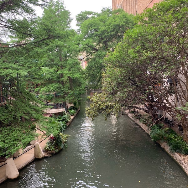 Foto diambil di The San Antonio River Walk oleh Iván R. pada 4/17/2019
