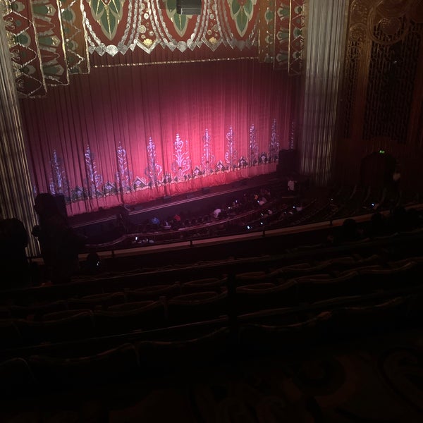 Foto diambil di Paramount Theatre oleh Kade J. pada 10/28/2019