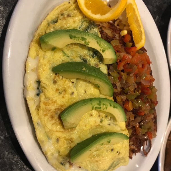 Foto scattata a Mr. Mamas Breakfast and Lunch da ✈️ Rashed il 8/5/2019