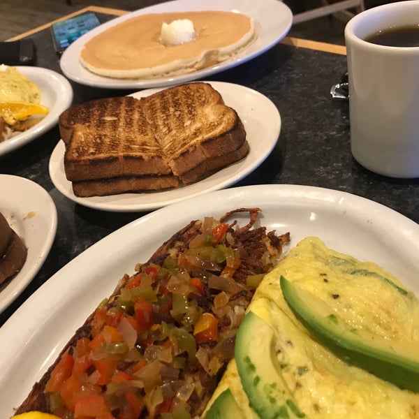 Снимок сделан в Mr. Mamas Breakfast and Lunch пользователем ✈️ Rashed 8/5/2019
