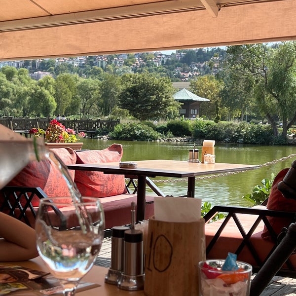Photo taken at Göl Balık Restaurant by Mohammed T. on 8/20/2022