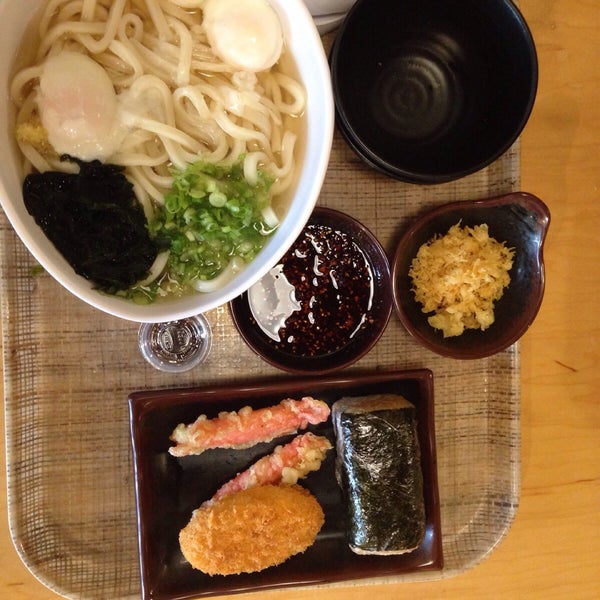 Photo taken at U:DON Fresh Japanese Noodle Station by Ramya R. on 8/30/2015