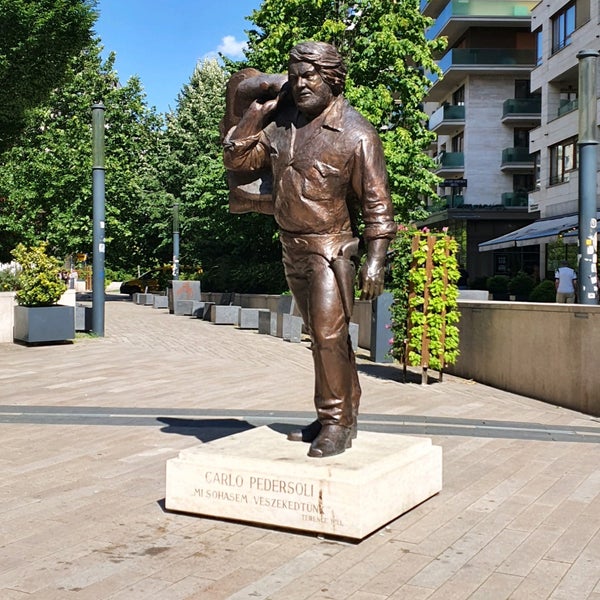 Bud Spencer Lanya Elsirta Magat Amikor Felavattak Budapesten Az Apja Szobrat