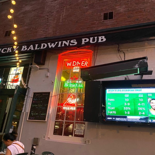 Foto diambil di Lucky Baldwin&#39;s Pub oleh Steven B. pada 9/26/2020