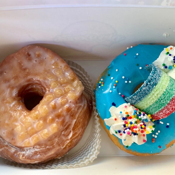 Das Foto wurde bei DK&#39;s Donuts and Bakery von Steven B. am 8/13/2019 aufgenommen