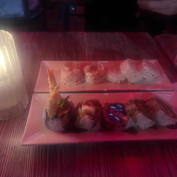 Foto tirada no(a) Sushiya on Sunset por Steven B. em 12/24/2022