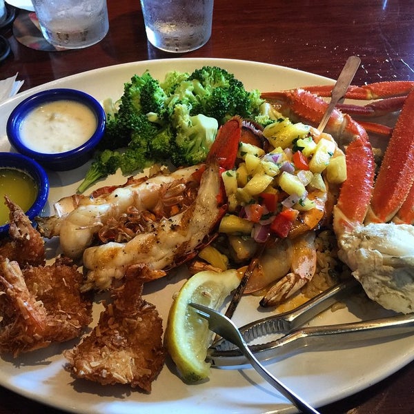 Photo taken at Red Lobster by Steven B. on 6/21/2015