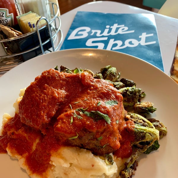 รูปภาพถ่ายที่ Brite Spot Family Restaurant โดย Steven B. เมื่อ 6/17/2019