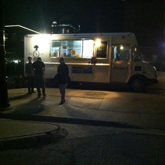 Das Foto wurde bei Localmotive Food Truck von Jake M. am 12/6/2012 aufgenommen