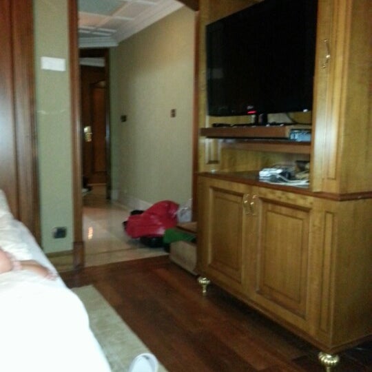 Das Foto wurde bei The Central Palace Hotel von Usuf S. am 12/26/2012 aufgenommen