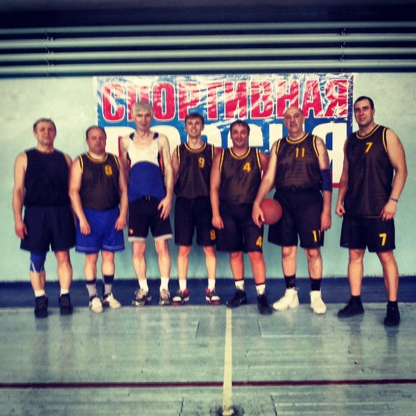 Спортзал дружба. Спортзал Дружба Биробиджан. Спортзал Дружба Жуковский. Спортзал Дружба Сургут. Спорт зал Дружба зал Олекминск.