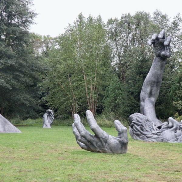 Foto diambil di Grounds For Sculpture oleh Derin D. pada 9/8/2022