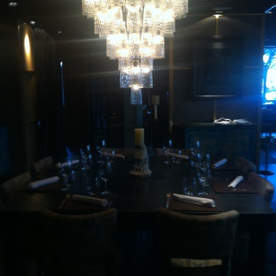 Das Foto wurde bei Dime Showroom, Restaurant &amp; Club von Zahyra P. am 12/4/2012 aufgenommen