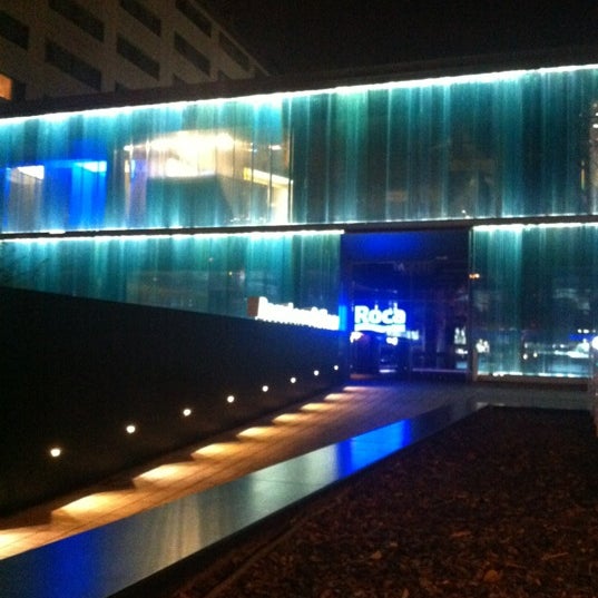 12/13/2012 tarihinde Zahyra P.ziyaretçi tarafından Roca Barcelona Gallery'de çekilen fotoğraf