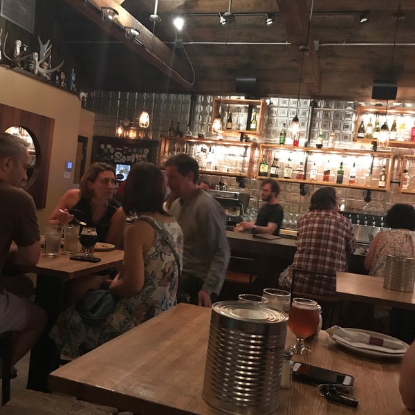 Photo taken at Cornerstone - Artisanal Pizza &amp; Craft Beer by Bob A. on 7/10/2017