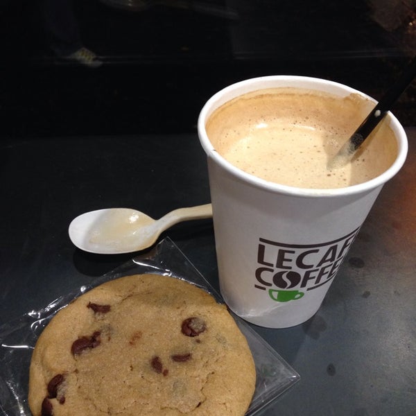 รูปภาพถ่ายที่ Le Café Coffee โดย Andrea B. เมื่อ 11/27/2014