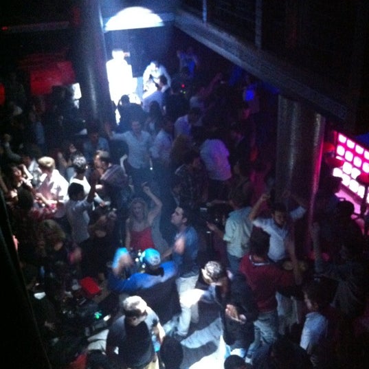 12/7/2012 tarihinde Banana H.ziyaretçi tarafından Crazy Bull Club'de çekilen fotoğraf