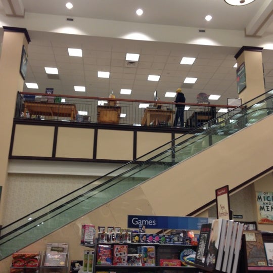 Barnes Noble Bookstore In Naperville