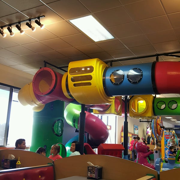 Chuck E Cheese 450 North Main St 