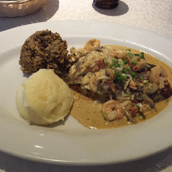 Снимок сделан в French Quarter Grille пользователем Charles S. 9/8/2015