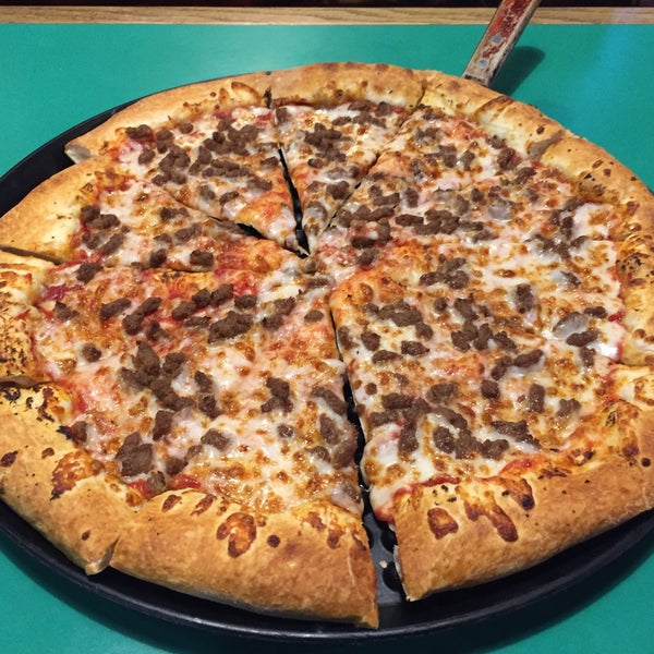 Photo taken at DoubleDave&#39;s Pizzaworks by Charles S. on 1/4/2018