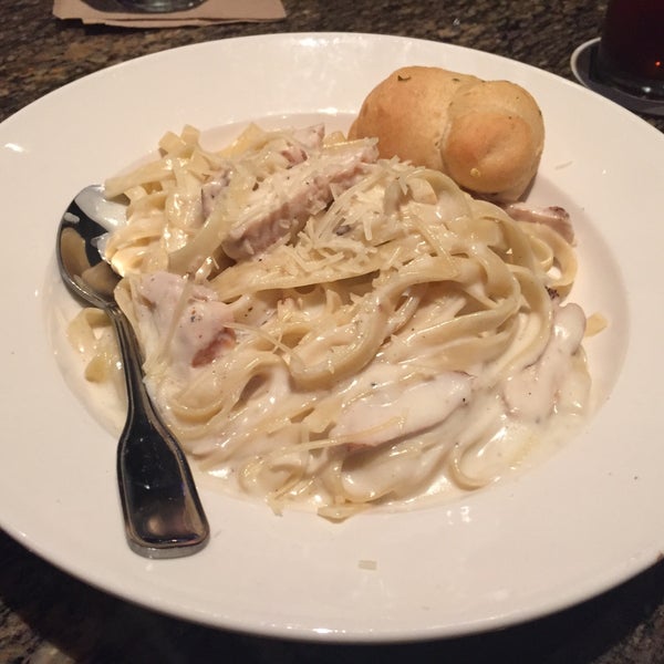 Photo taken at BJ&#39;s Restaurant &amp; Brewhouse by Charles S. on 2/28/2016
