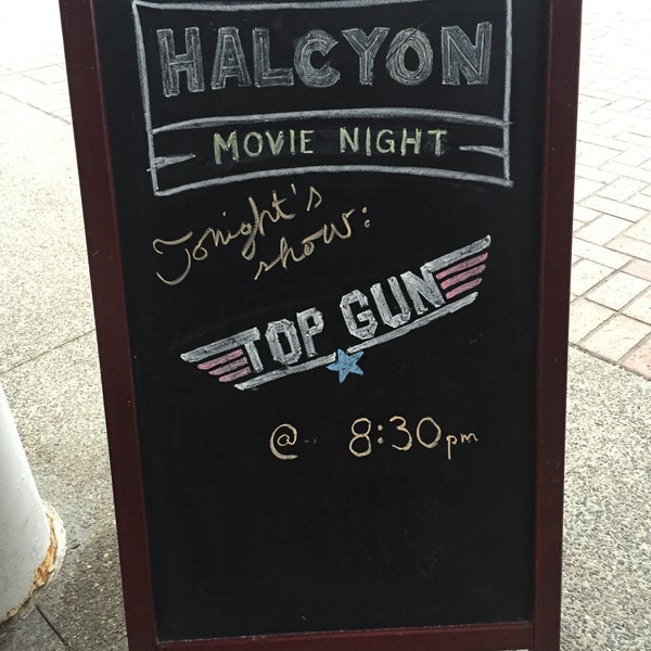 รูปภาพถ่ายที่ Halcyon East Village โดย Robert S. เมื่อ 7/9/2015