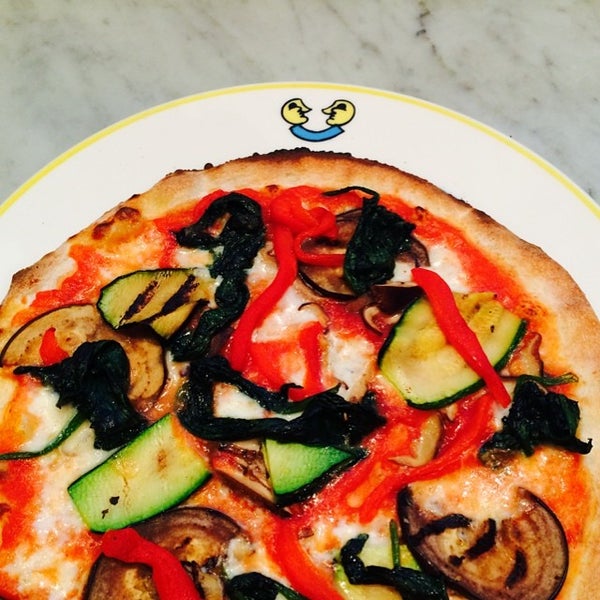 7/26/2014 tarihinde Erika M.ziyaretçi tarafından Pizza Mezzaluna'de çekilen fotoğraf