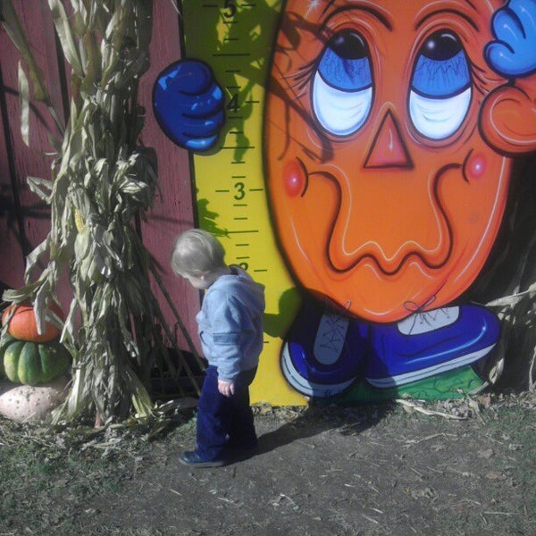 Photo taken at Fleitz Pumpkin Farm by Tim W. on 10/21/2012