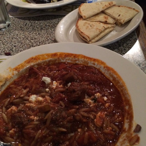 Das Foto wurde bei Uncle Nick&#39;s Greek Restaurant on 8th Ave von Ciaran G. am 10/11/2015 aufgenommen