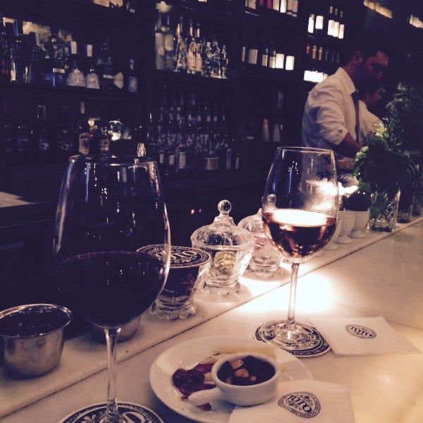 Photo taken at Toto Restaurante &amp; Wine Bar by Guillaume M. on 9/11/2015