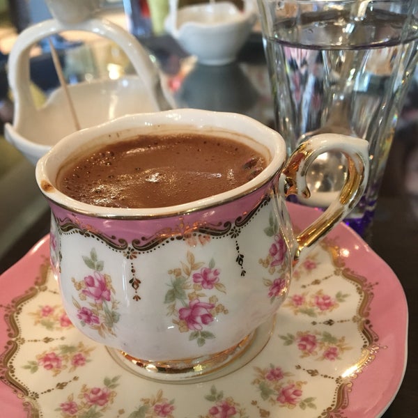 Das Foto wurde bei Gusto Handmade Chocolate von Zynp Z. am 2/9/2017 aufgenommen