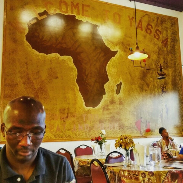 Das Foto wurde bei Yassa African Restaurant von Deanna M. am 7/17/2015 aufgenommen