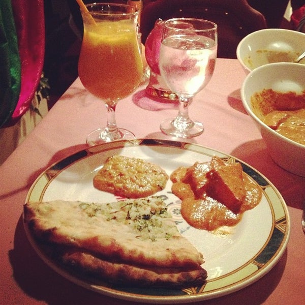 2/27/2013 tarihinde Manish K.ziyaretçi tarafından Jaipur Royal Indian Cuisine'de çekilen fotoğraf