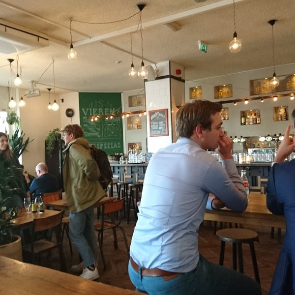 1/17/2018 tarihinde Jean-Paul S.ziyaretçi tarafından Café Vrijdag'de çekilen fotoğraf
