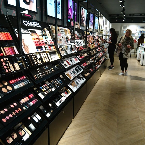 Maken Canberra bellen ICI PARIS XL - Cosmetics Shop in Haarlem
