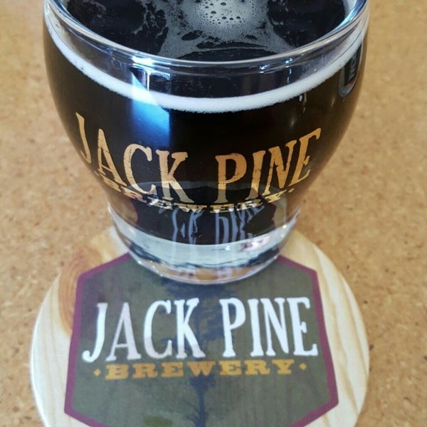 รูปภาพถ่ายที่ Jack Pine Brewery โดย Ben A. เมื่อ 7/1/2016