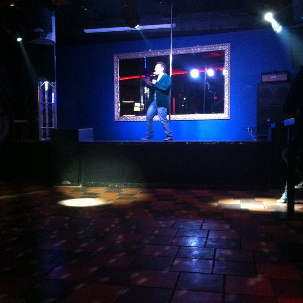 Foto tirada no(a) Rossi&#39;s bar - Karaoke por Max O. em 5/3/2013
