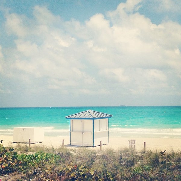 รูปภาพถ่ายที่ Cabana Beach Club โดย Dariela C. เมื่อ 4/10/2013