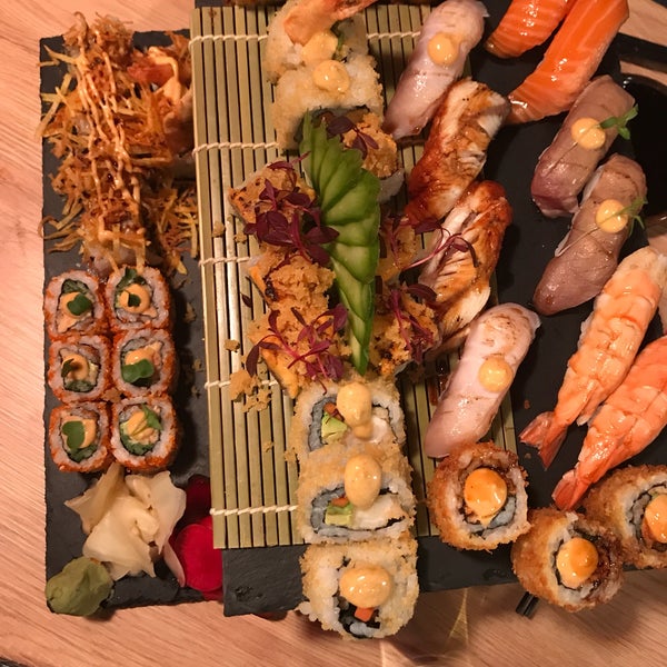 2/19/2018 tarihinde Kemal Y.ziyaretçi tarafından Sushi Lab'de çekilen fotoğraf