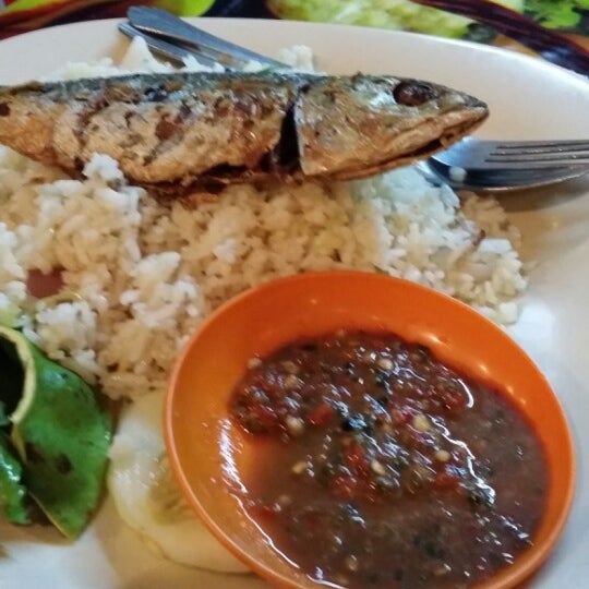 Rebus nasi goreng ikan Nasi Lemak: