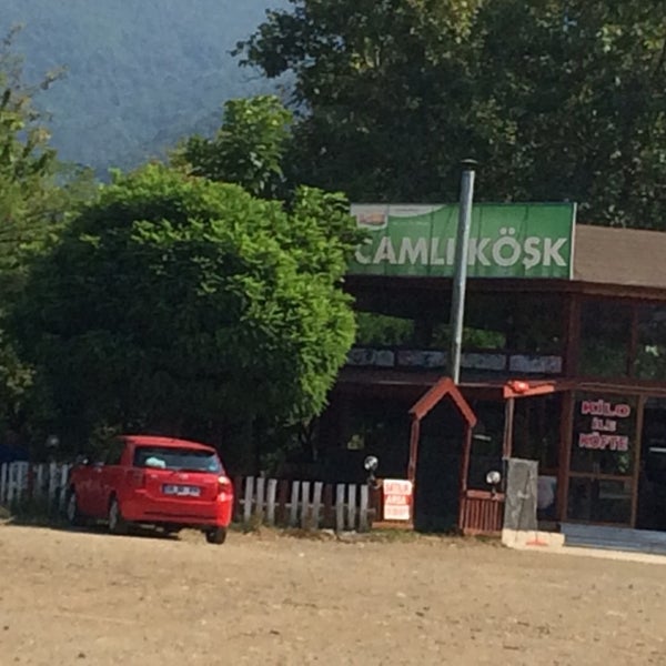 รูปภาพถ่ายที่ Camlı Köşk โดย tevfik K. เมื่อ 7/13/2014
