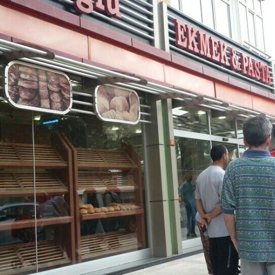 Photo taken at Tüylüoğlu Ekmek&amp;Pasta by Ünsal K. on 6/18/2015